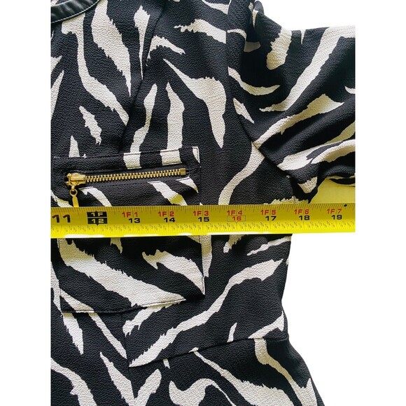 RAFAELLA Women’s Top Animal Print Roll Tab Asymmetric Blouse Gold Zip Size Small - Picture 6 of 11